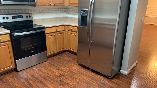 Building Photo - Room in Townhome on Plank Bridge Way