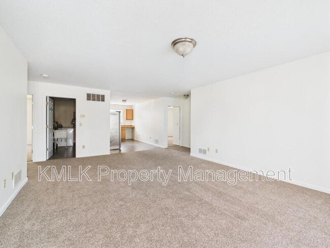 Building Photo - 288 Cross St