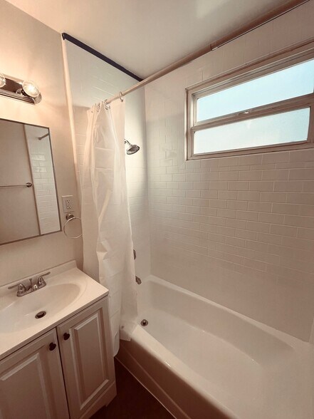 Building Photo - 2129 Ocean Ave