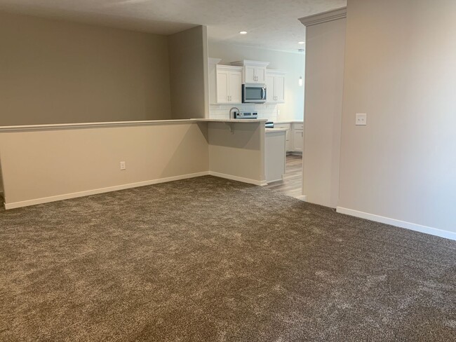 Building Photo - Walkout ranch townhome with 2 stall garage...