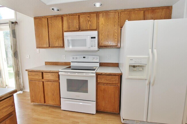 Building Photo - 12053 W Hickory Dr