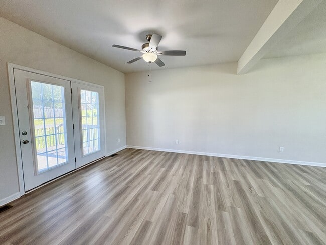 Building Photo - 189 Traverse Dr