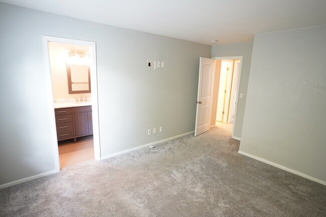 Building Photo - 381 Tynan Dr