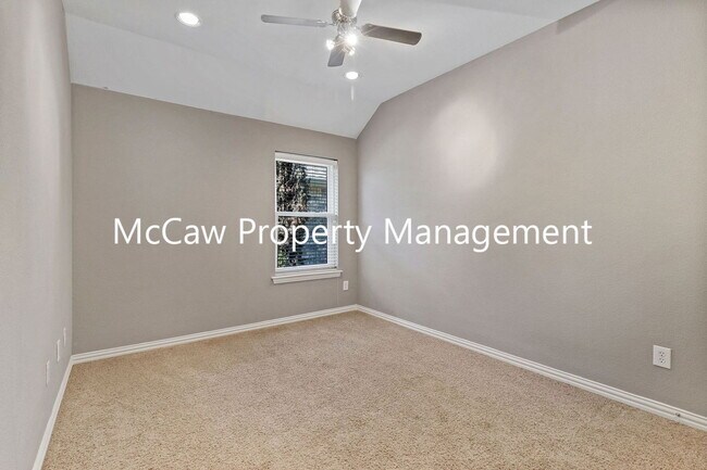 Building Photo - 604 Creekside Dr