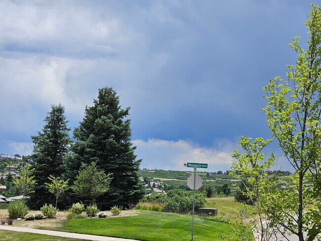 Building Photo - Castle Pines Fabulous 5 Bedroom Oasis Avai...