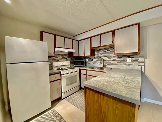 Building Photo - 5S070 Pebblewood Ln