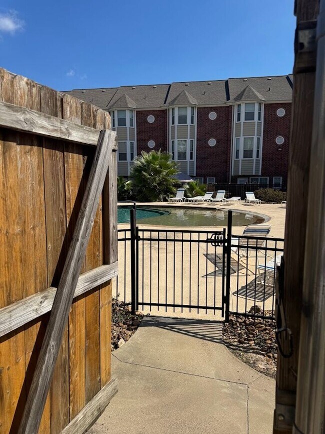 Building Photo - Welcome Home!