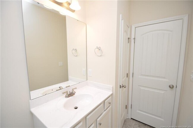 Building Photo - 84 Fairview St