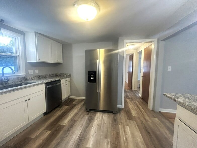 Building Photo - 3 Wills Dr