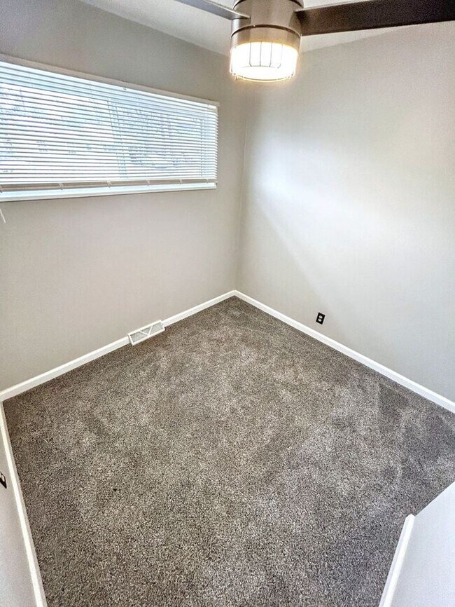 Building Photo - Charming 3-Bedroom Home with Modern Comfor...