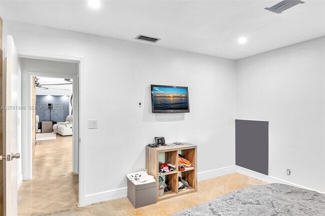 Building Photo - 5602 S Travelers Palm Ln
