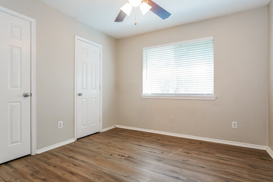 Building Photo - 316 Winnipeg Dr