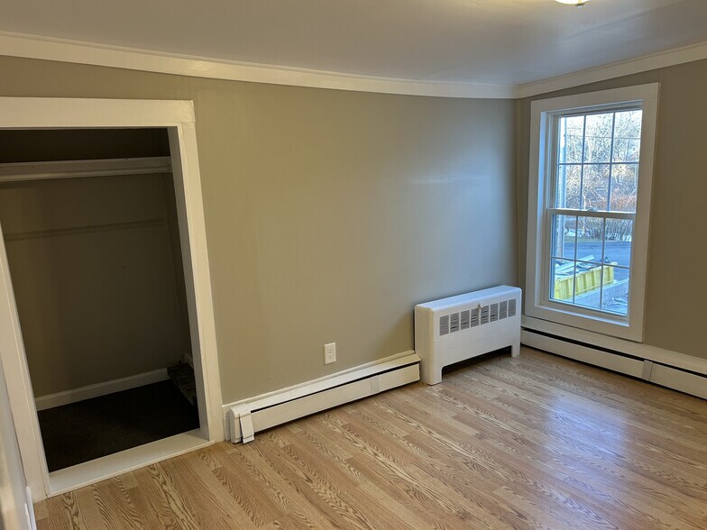 Building Photo - 1551 Main St