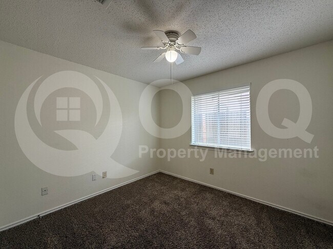 Building Photo - 1206 Hyde Park Dr