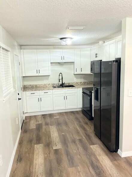 Building Photo - 512 Quail Ln