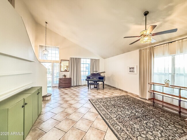 Building Photo - 5057 E Delta Ave