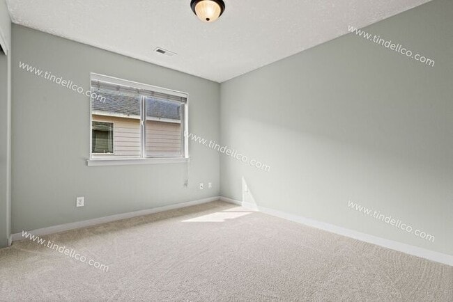 Building Photo - Spacious 3BR, 2.5BA Townhome Just Minutes ...