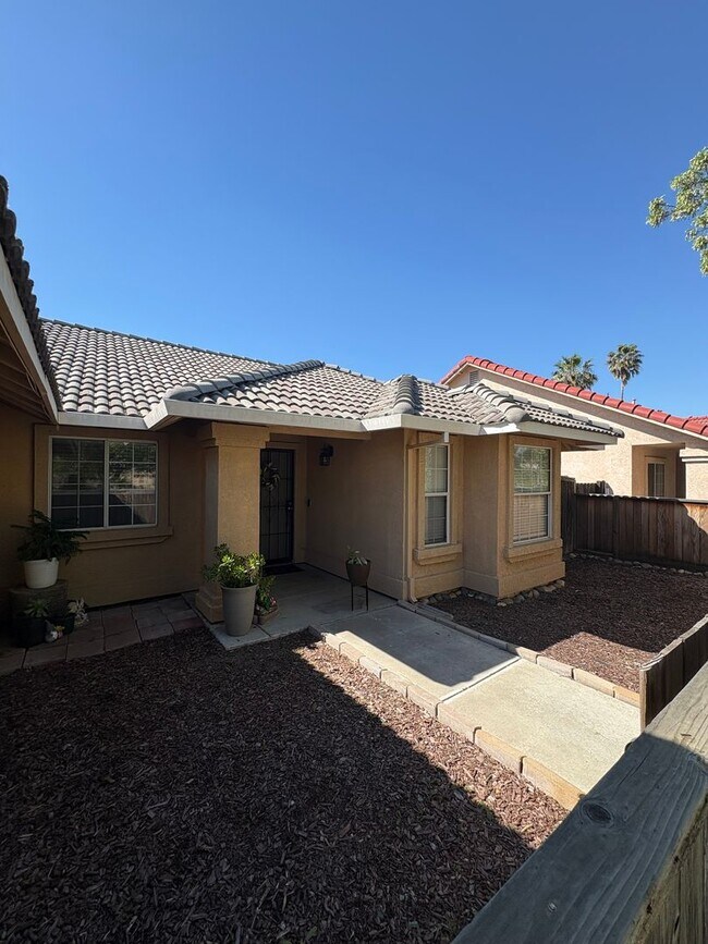 Building Photo - 1ST MONTHS HALF OFF! AVAILABLE NOW!!– Beautiful & Spacious 4 Bedroom Home!