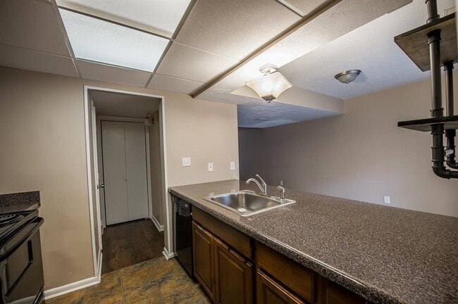 Building Photo - 411 Westwood Dr