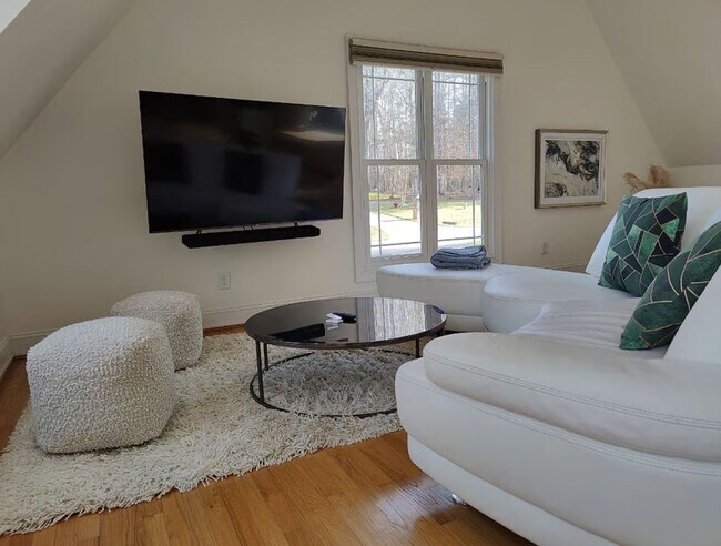 Building Photo - 5909 Greenevers Dr