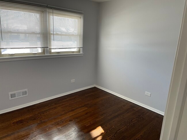 Building Photo - 83 Indianwood Dr