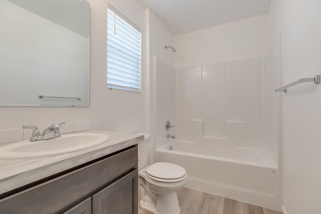 Building Photo - Beautiful 3 Bedroom Townhome for Lease!