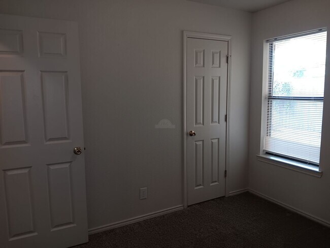 Building Photo - 914 McDaniel Cir
