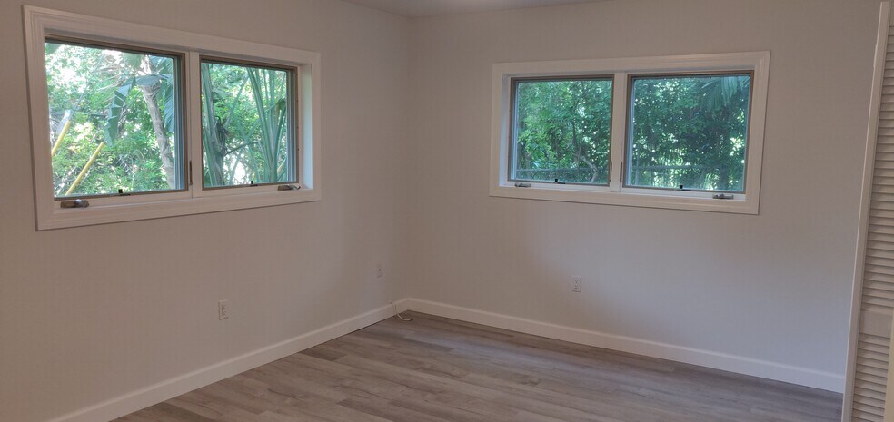 Building Photo - 11610 N Bayshore Dr