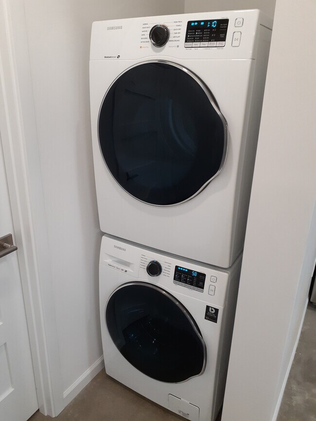 Building Photo - 2818 NE FREMONT ST