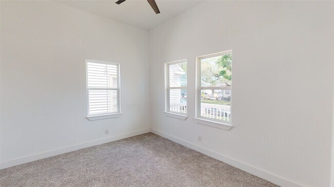 Building Photo - 3808 Avenue L