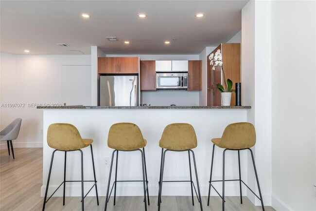 Building Photo - 300 S Biscayne Blvd