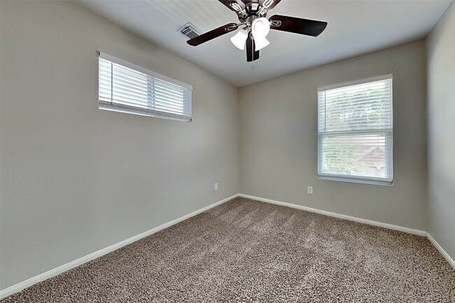 Building Photo - 16731 N Blue Jay Dr