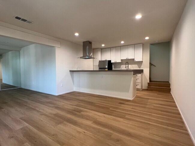 3 bedroom open kitchen living room - 11120 Hartsook St