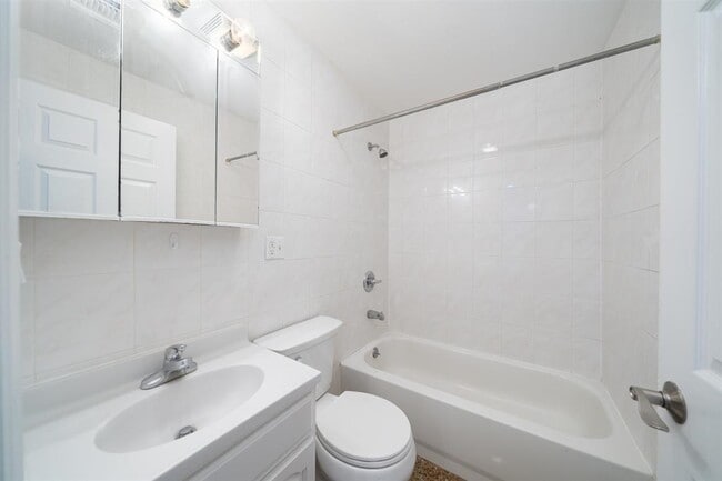 Building Photo - 413-415 9th St