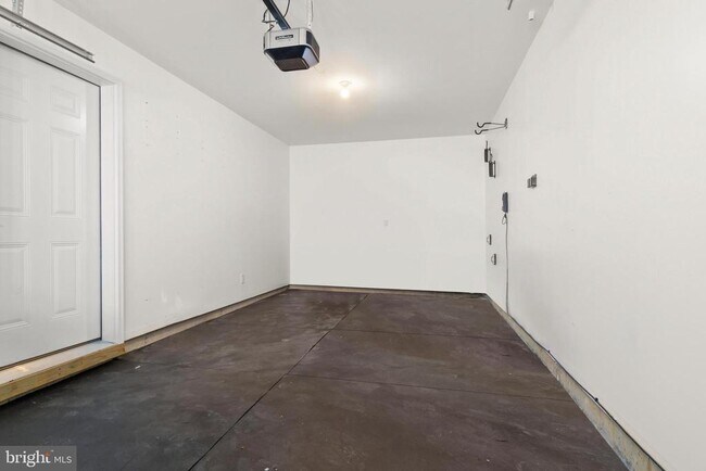 Building Photo - 69 Aviary Rd