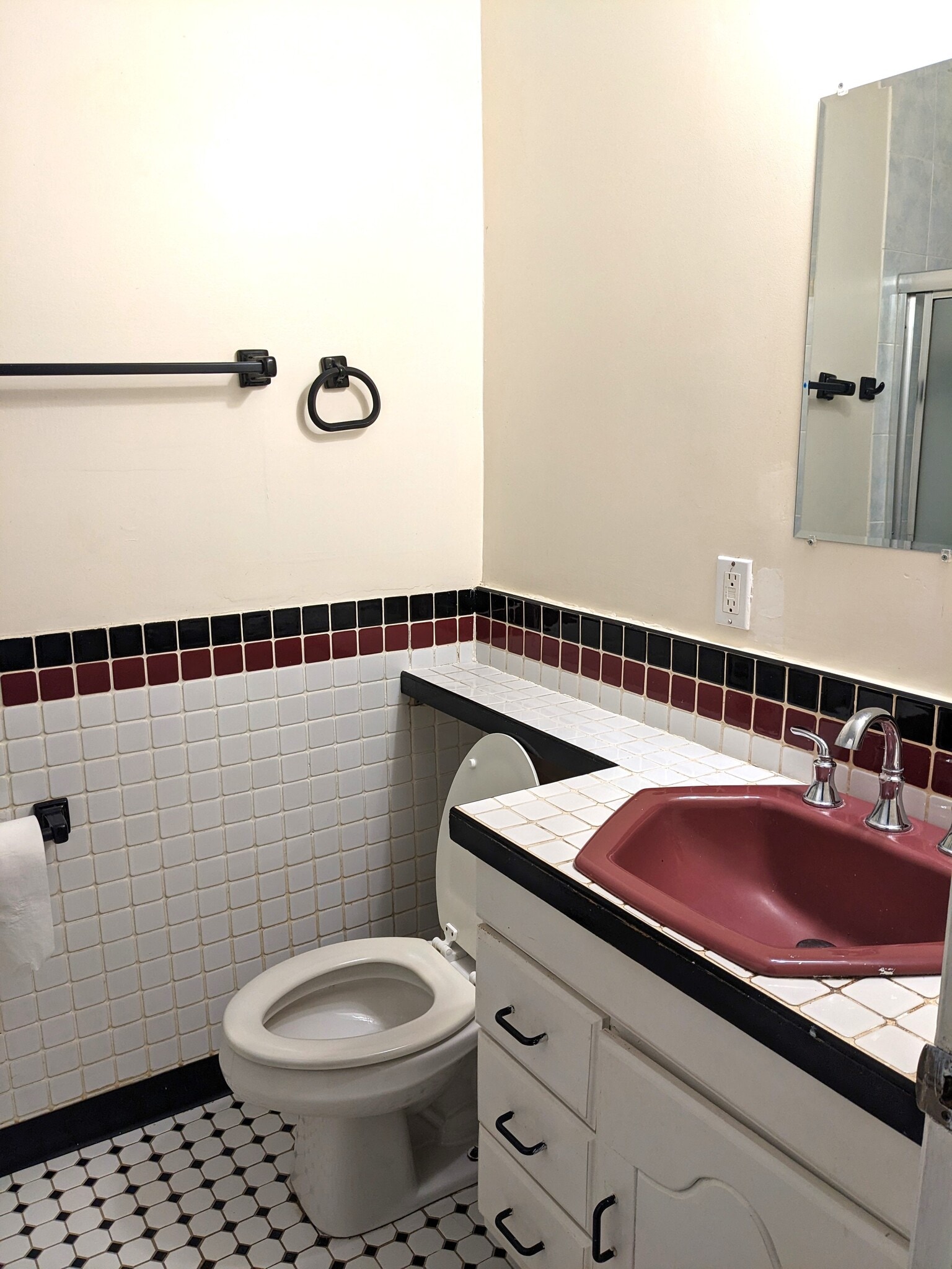 Master Bath - 2129 Ash St