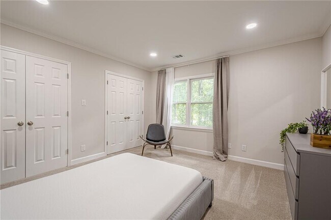 Building Photo - 700 S Brighton Ct