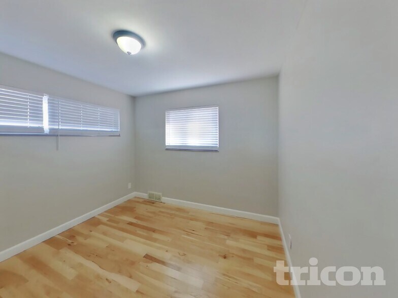 Building Photo - 10934 Vargas Dr