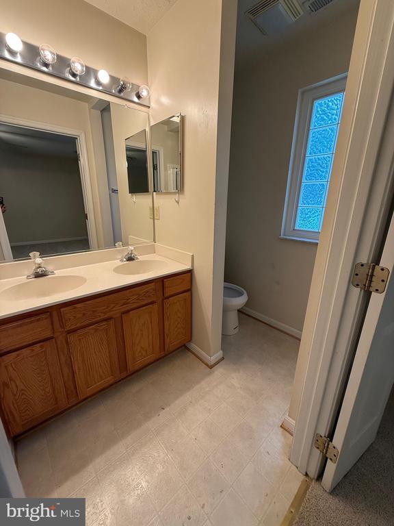 Building Photo - 45586 Curley Ct