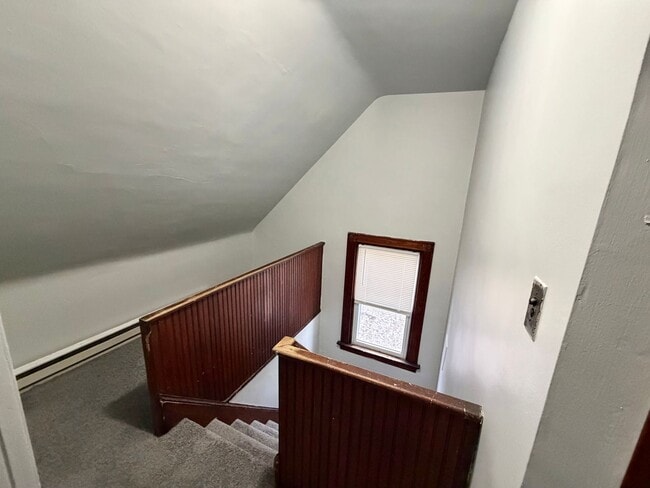 Building Photo - 2 or 3 Bed/1 Bath House for Rent!