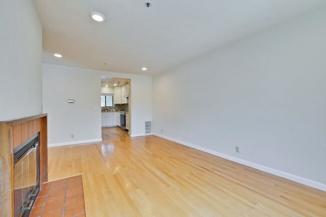 Building Photo - Avaiable Now! Condo Near Cupertino High | ...