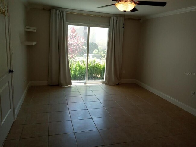 Building Photo - 536 Orange Dr