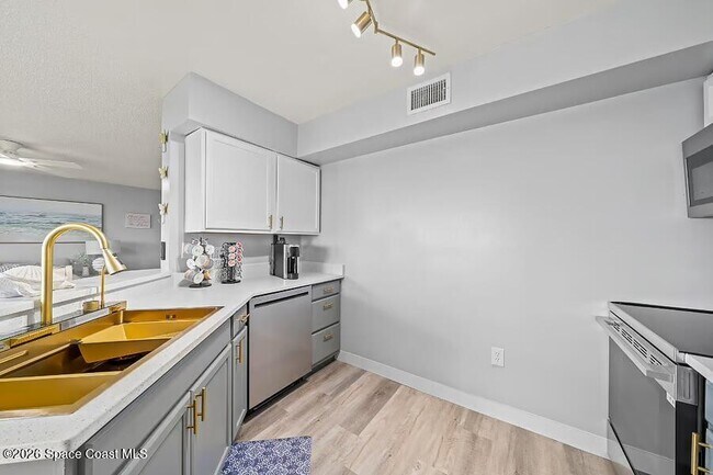Building Photo - 7060 US-1