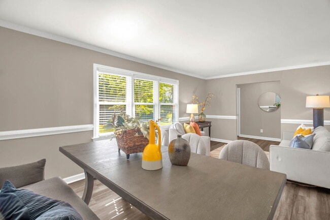 Building Photo - 200 Cedarwood Trail