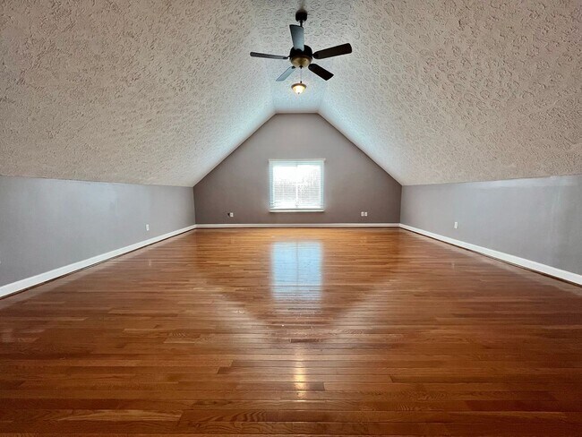 Building Photo - 3 Bed, 2.5 Bath Home w/ 2 Car Garage and Bonus Room