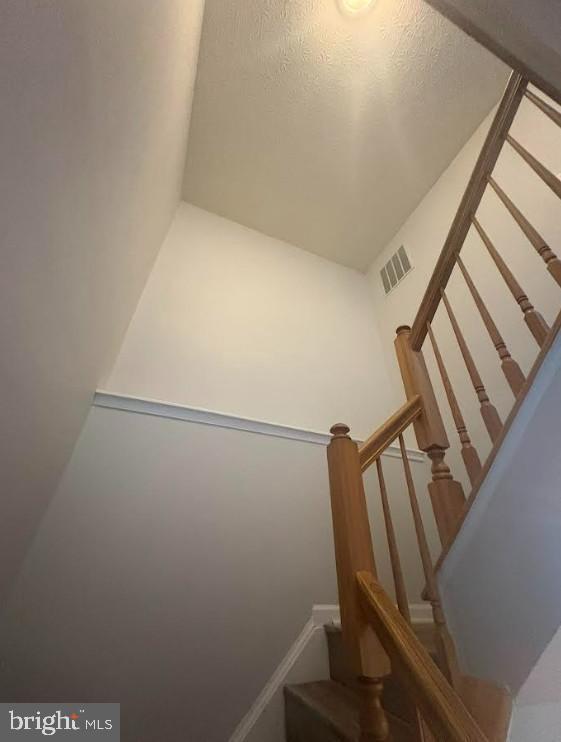 Building Photo - 225 Foxmanor Ln