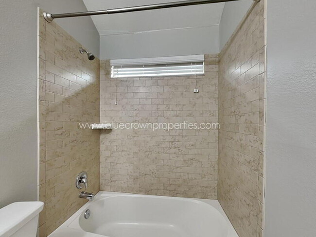 Building Photo - 1211 Antoinette Dr
