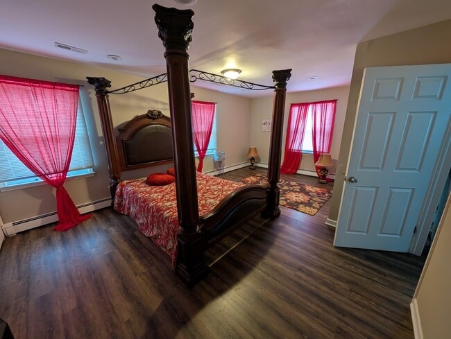 Building Photo - 2126 McGregor Ave