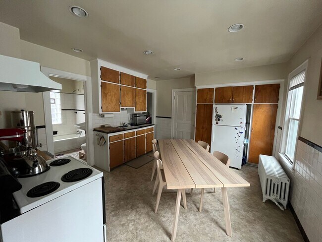 Building Photo - 3126 N Fratney St