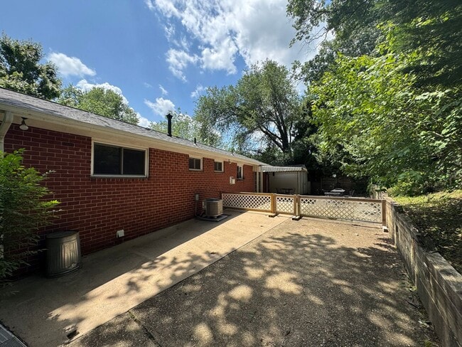 Building Photo - Gorgeous 4 Bed 3 Bath Home Sitting On Spac...
